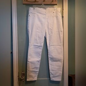 Amazon Essentials Women's White Skinny Jeans